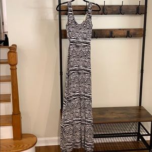 summer maxi Aztec black and white side cut outs